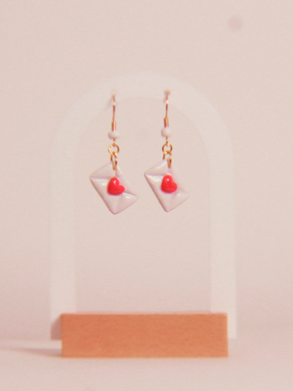 Aretes "Cartitas de Amor" – Un mensaje de amor en cada detalle 💌❤️